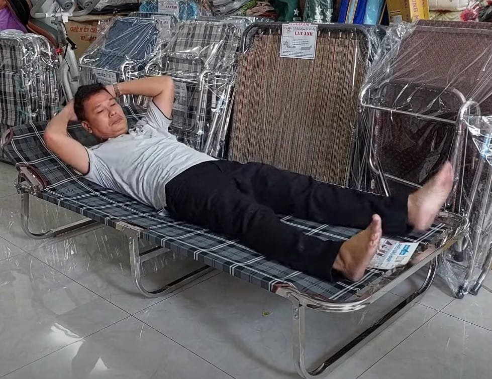 Mặt vải lưới thoáng khí của giường xếp inox vải lưới cỡ lớn chính hãng