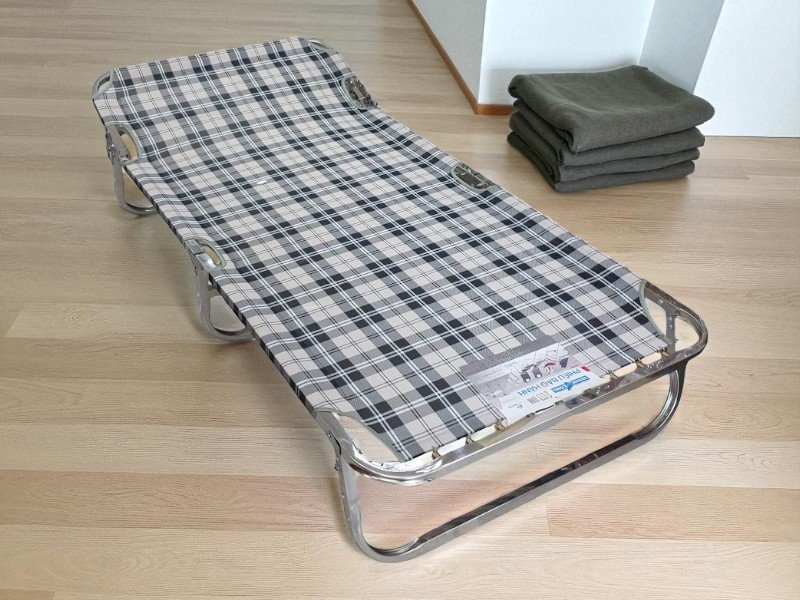 Ý Tưởng Đặt Đồ Vật Gần Ghế Bố