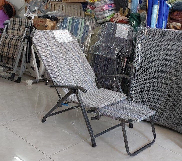 Ghế bố xếp gấp gọn tiện dụng cho phòng khách nhỏ