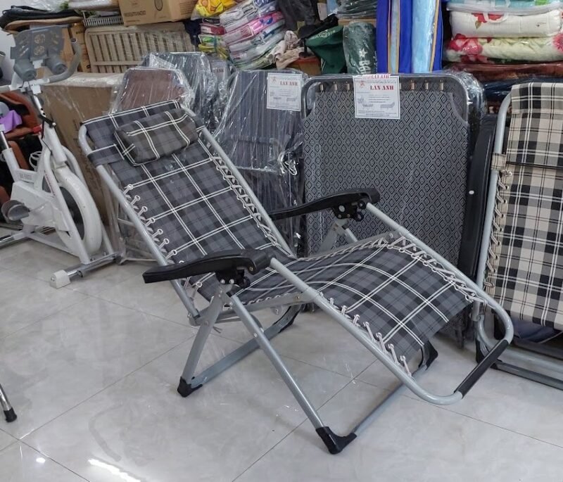 So sánh giá ghế bố xếp khung sắt và khung inox